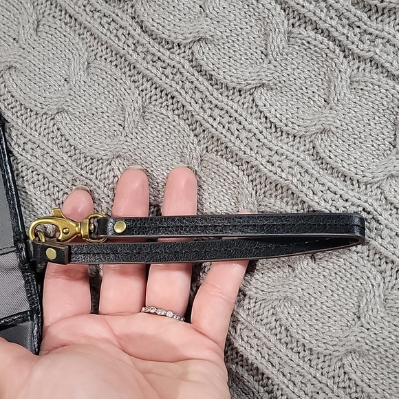 Black Fossil Wristlet/Crossbody - Picture 13 of 14